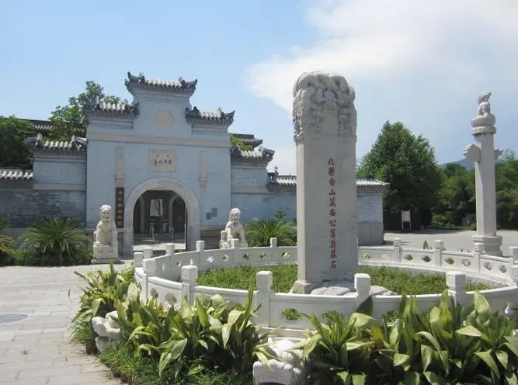 北京万安公墓可以去祭奠吗